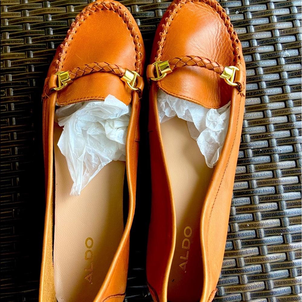 GORGEOUS ALDO soft Italian leather moccasins, never worn!  Neutral tan color 8.5